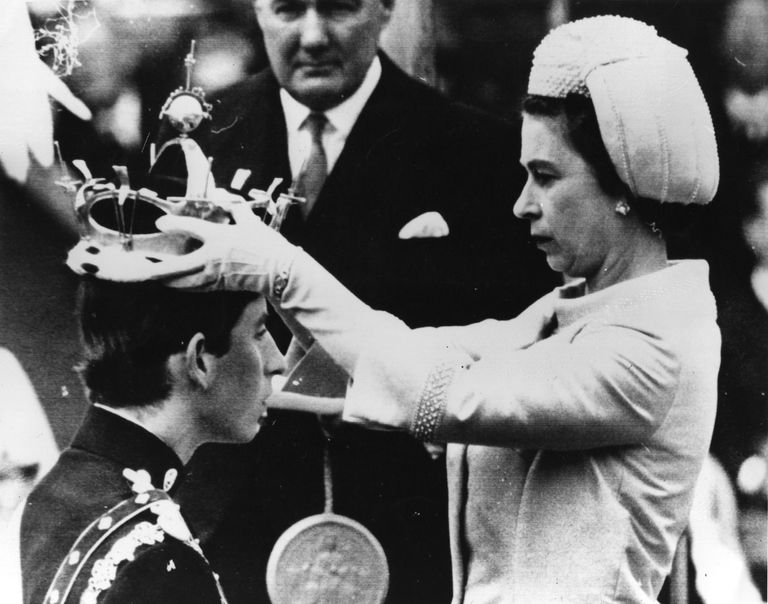 https://www.gettyimages.co.uk/detail/news-photo/the-queen-placing-the-coronet-of-the-prince-of-wales-on-news-photo/3281142?adppopup=true