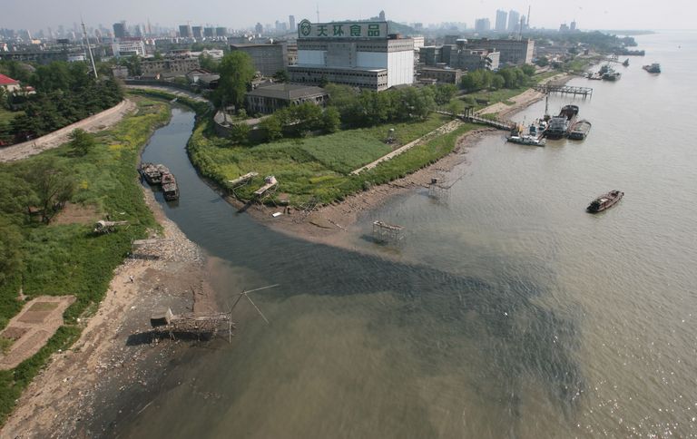 https://www.gettyimages.com/detail/news-photo/polluted-water-flows-into-the-yangtze-river-from-a-stream-news-photo/73895666?adppopup=true