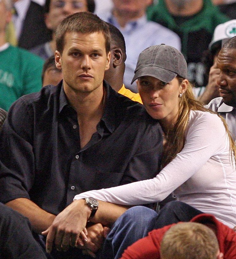 https://www.gettyimages.co.uk/detail/news-photo/tom-brady-and-gisele-bundchen-in-the-first-half-of-game-2-news-photo/1340424599