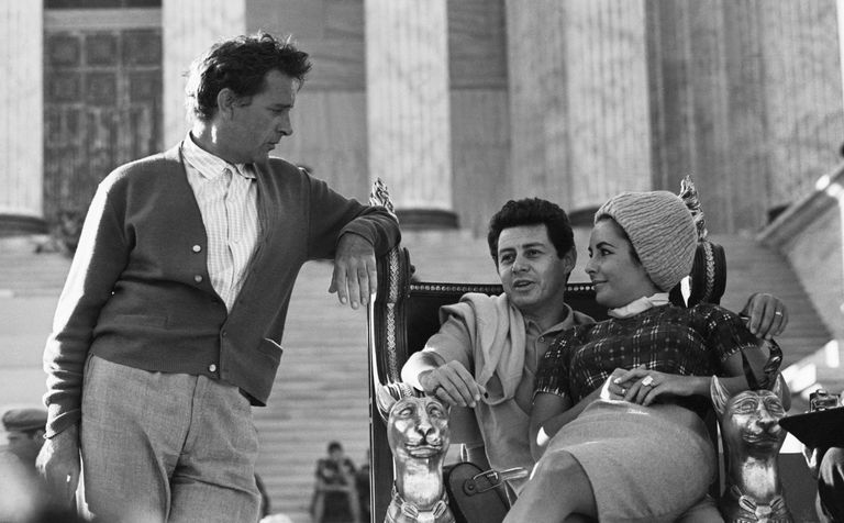 https://www.gettyimages.co.uk/detail/news-photo/elizabeth-taylor-sits-in-eddie-fishers-lap-on-the-set-of-news-photo/514682840