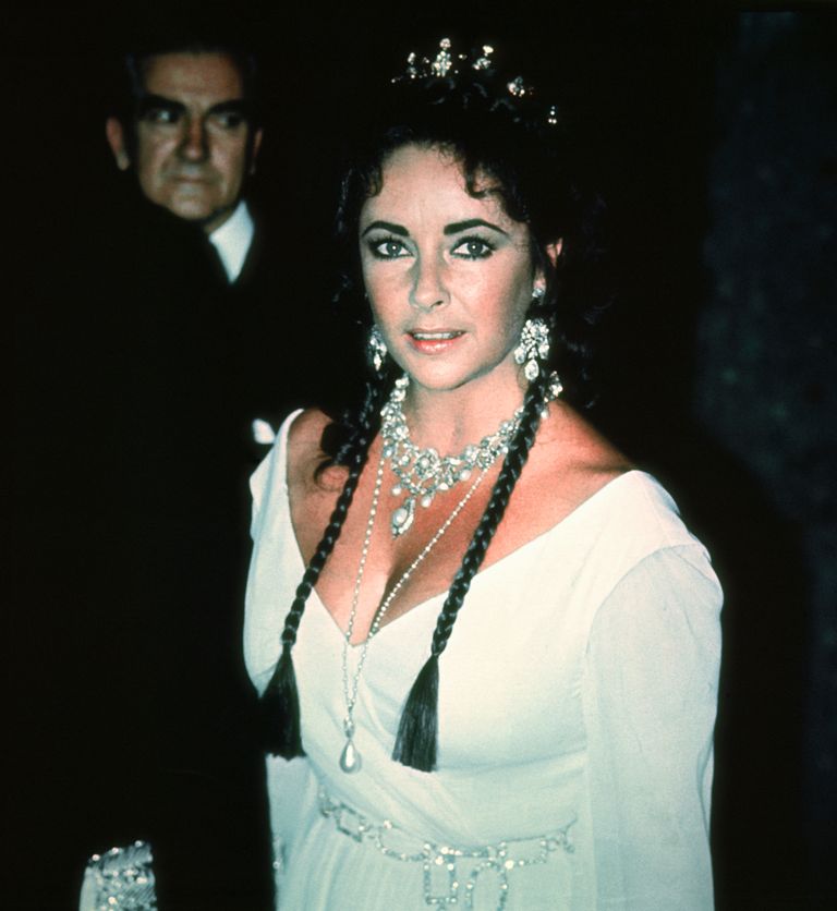 https://www.gettyimages.co.uk/detail/news-photo/actress-elizabeth-taylor-attends-the-premiere-of-the-film-news-photo/613492770