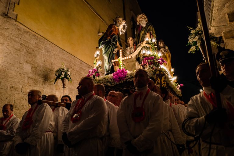 https://www.gettyimages.com/detail/news-photo/the-evocative-procession-of-the-eight-saints-on-holy-news-photo/1138532992?adppopup=true