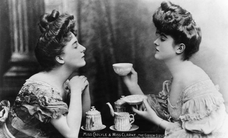 https://www.gettyimages.co.uk/detail/news-photo/gibson-girls-miss-carlyle-and-miss-clarke-take-tea-gibson-news-photo/3418200