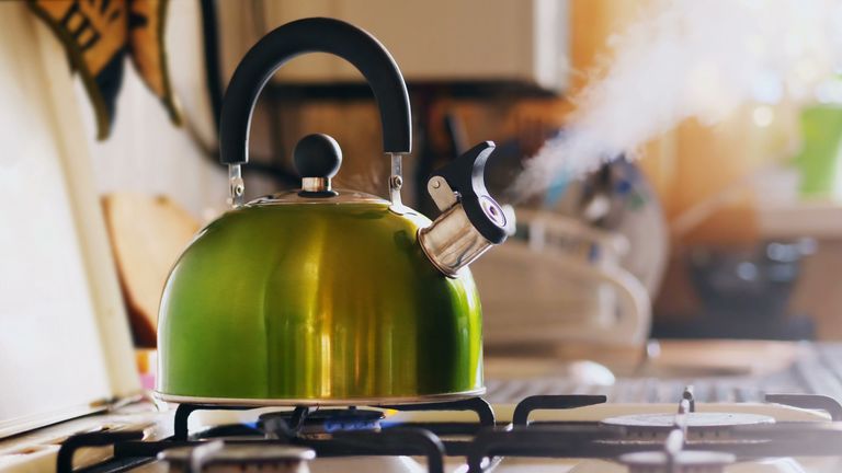 https://www.gettyimages.co.uk/detail/photo/kettle-boiling-on-a-gas-stove-royalty-free-image/1134086968?phrase=cook+tea