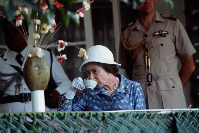 https://www.gettyimages.co.uk/detail/news-photo/the-queen-in-nauru-drinking-a-cup-of-tea-news-photo/52101747