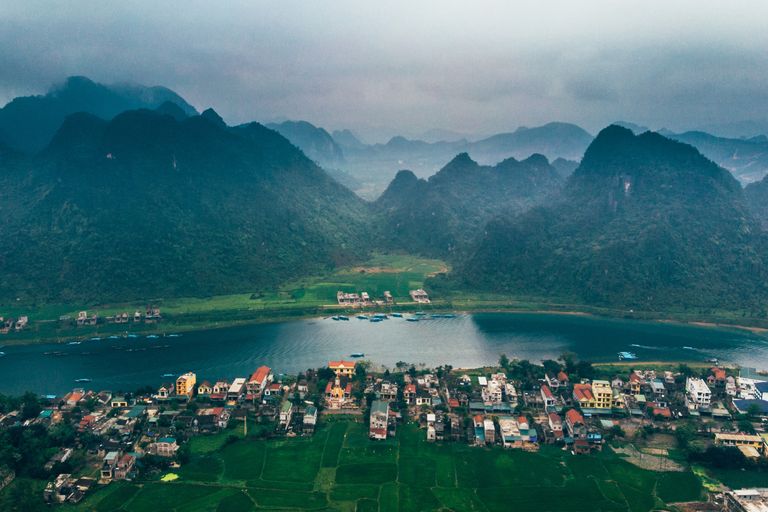 https://www.gettyimages.co.uk/detail/photo/aerial-view-of-river-in-the-mountains-in-vietnam-royalty-free-image/934672784?phrase=Phong+Nha-Ke+Bang+National+Park&adppopup=true