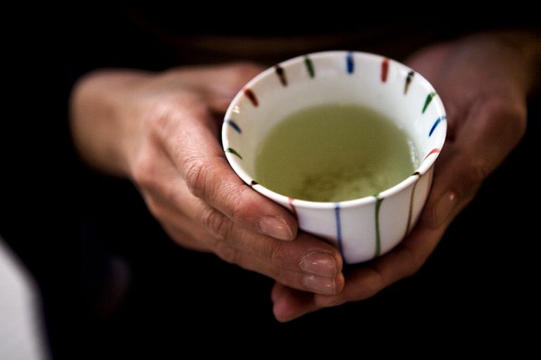 https://www.gettyimages.co.uk/detail/photo/a-cup-with-green-tea-hold-with-hands-royalty-free-image/88755025?phrase=Green+tea