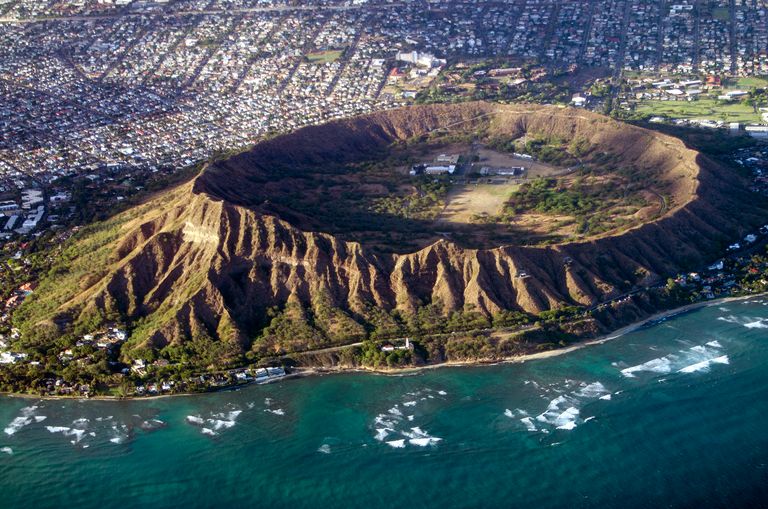 https://www.gettyimages.com/detail/photo/diamond-head-oahu-hawaii-aerial-view-into-crater-royalty-free-image/168252255?phrase=diamond+head+oahu+NNehring&adppopup=true