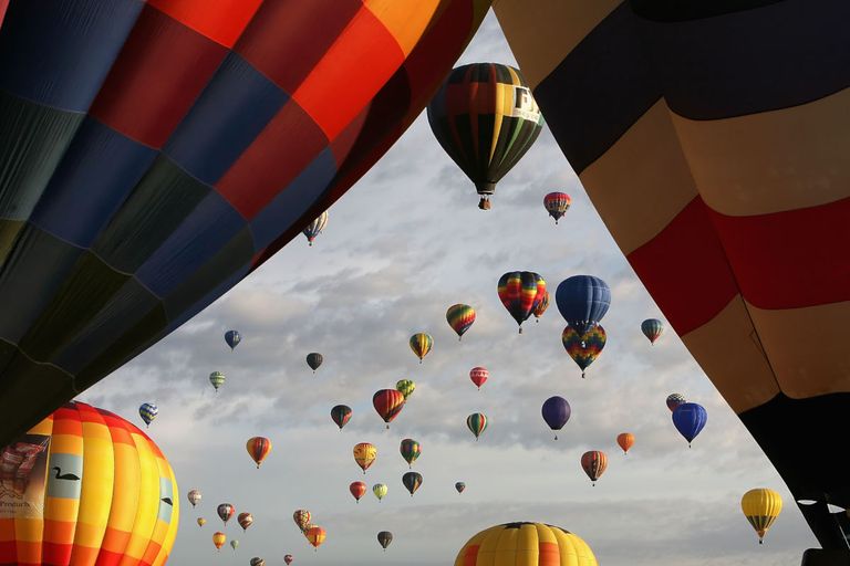 https://www.gettyimages.co.uk/detail/news-photo/hor-air-balloons-soar-over-balloon-fiesta-park-during-the-news-photo/83127635