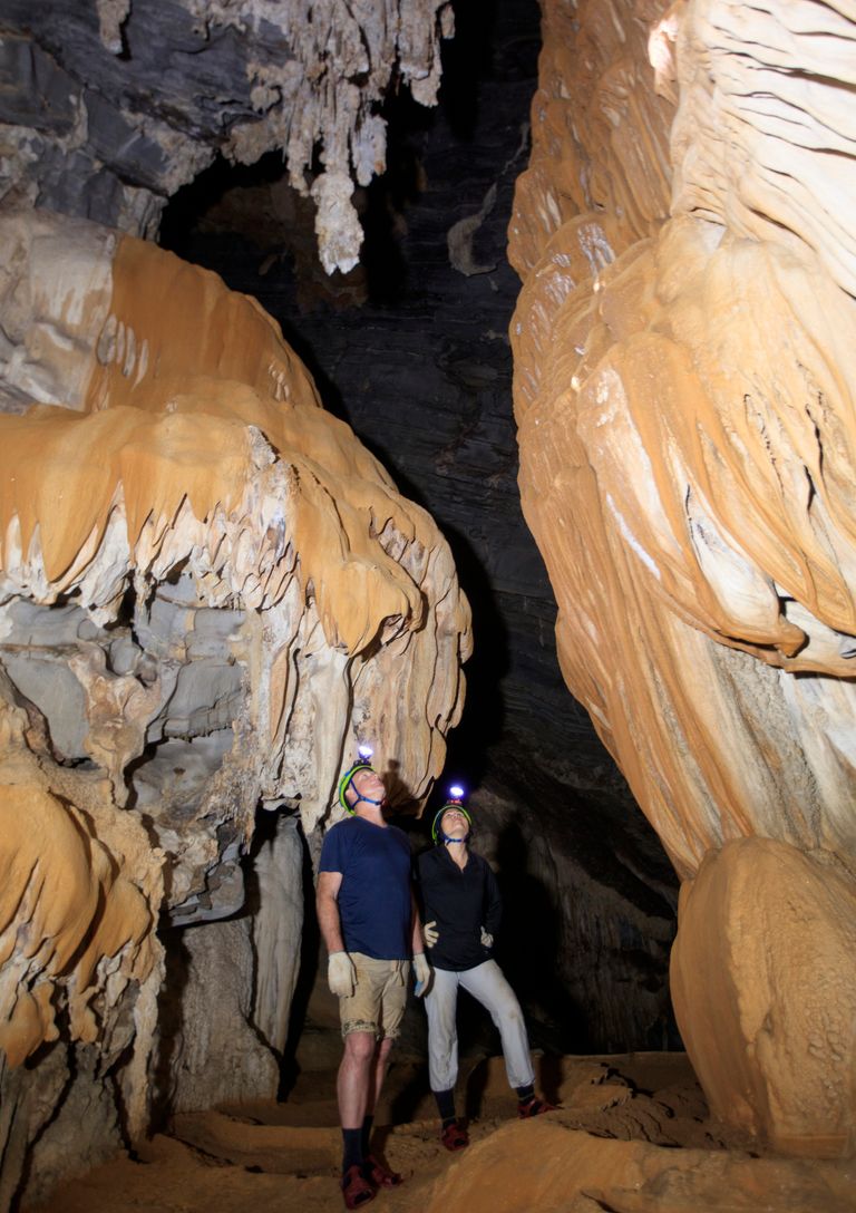 https://www.gettyimages.co.uk/detail/photo/cavers-in-hang-ruc-cave-royalty-free-image/877781972?phrase=Phong+Nha&adppopup=true