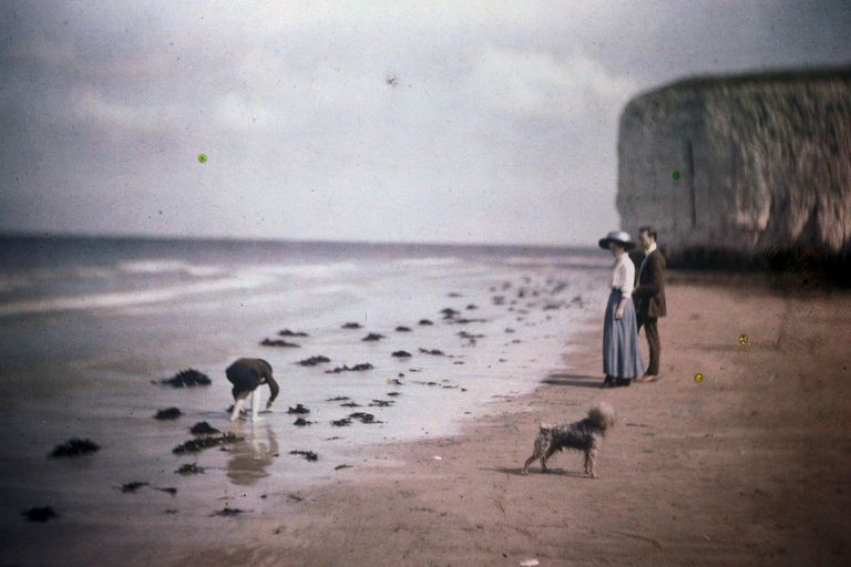 https://www.gettyimages.co.uk/detail/news-photo/autochrome-120-x-165mm-photograph-by-john-cimon-warburg-news-photo/90769407?adppopup=true