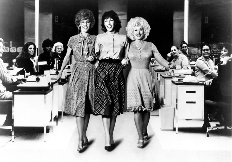 https://www.gettyimages.co.uk/detail/news-photo/jane-fonda-lily-tomlin-and-dolly-parton-act-in-a-scene-from-news-photo/74289190