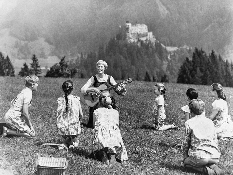 https://www.gettyimages.co.uk/detail/news-photo/julie-andrews-portrays-maria-von-trapp-in-a-scene-from-the-news-photo/517724986