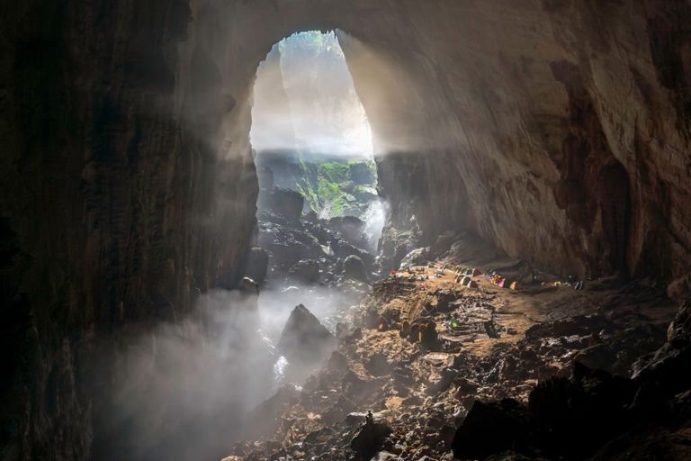 https://www.gettyimages.co.uk/detail/photo/worlds-largest-cave-han-son-doong-royalty-free-image/824789000?phrase=Phong+Nha&adppopup=true