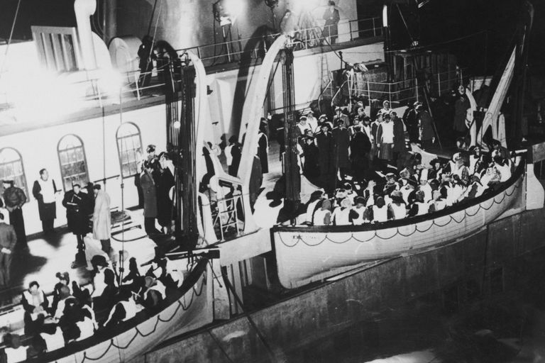 https://www.gettyimages.com/detail/news-photo/overcrowded-lifeboats-are-lowered-from-the-stricken-titanic-news-photo/77036746