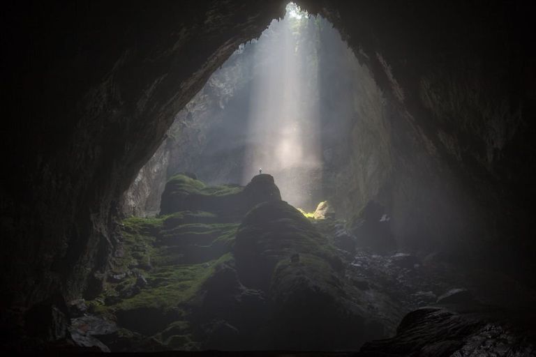 https://www.gettyimages.co.uk/detail/photo/sunbeam-inside-dark-son-doong-cave-in-phong-nha-ke-royalty-free-image/979421506?phrase=Phong+Nha-Ke+Bang+National+Park&adppopup=true