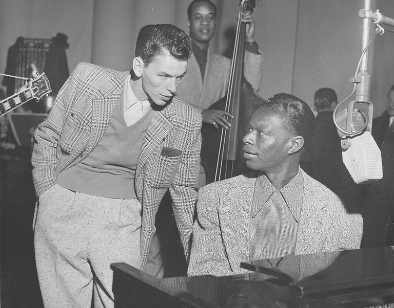 https://www.gettyimages.com/detail/news-photo/singer-and-jazz-musician-nat-king-cole-and-singer-frank-news-photo/506683417?adppopup=true