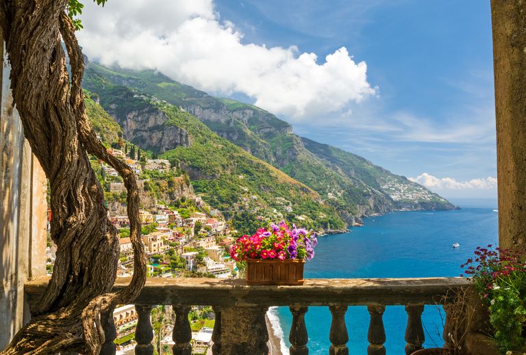 https://www.gettyimages.co.uk/detail/photo/beautiful-view-of-the-town-of-positano-from-antique-royalty-free-image/687715356