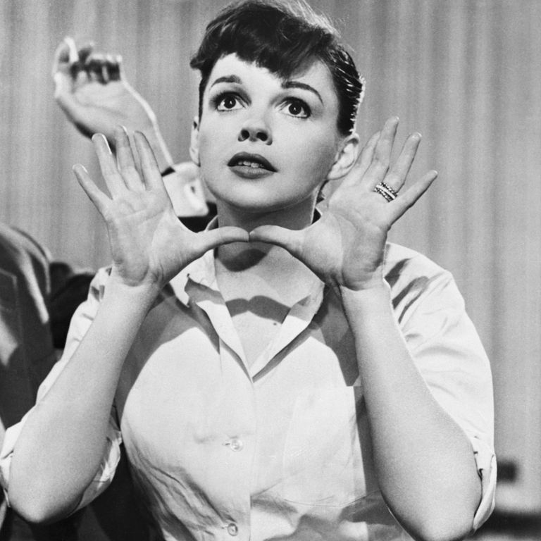 https://www.gettyimages.co.uk/detail/news-photo/judy-garland-in-a-scene-from-a-star-is-born-the-film-marks-news-photo/515185408