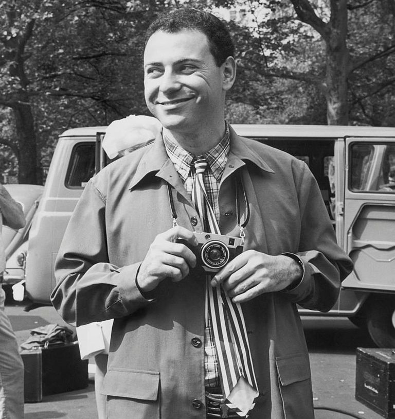 https://www.gettyimages.co.uk/detail/news-photo/actor-alan-arkin-with-a-camera-around-his-neck-in-a-scene-news-photo/103661091