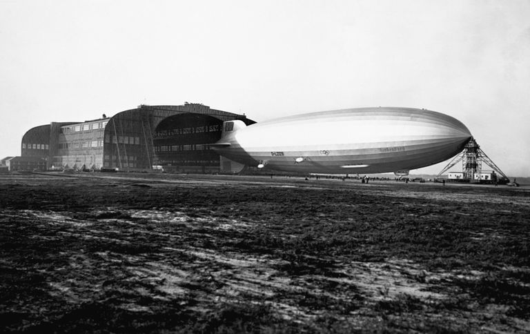 https://www.gettyimages.co.uk/detail/news-photo/hindenburg-airship-ready-for-docking-news-photo/615316580