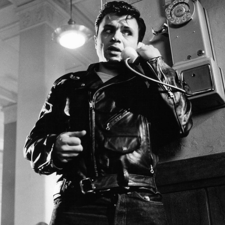 https://www.gettyimages.co.uk/detail/news-photo/robert-blake-on-the-phone-in-a-scene-from-the-film-in-cold-news-photo/129734860