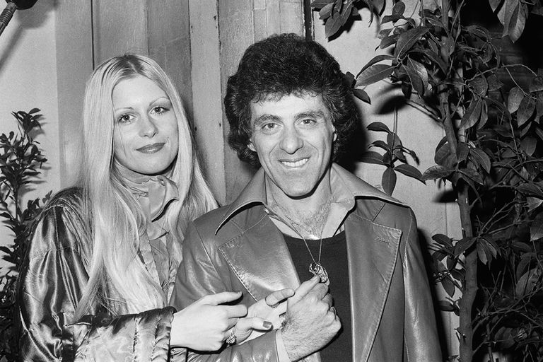 https://www.gettyimages.com/detail/news-photo/american-singer-frankie-valli-with-his-second-wife-maryann-news-photo/564207247