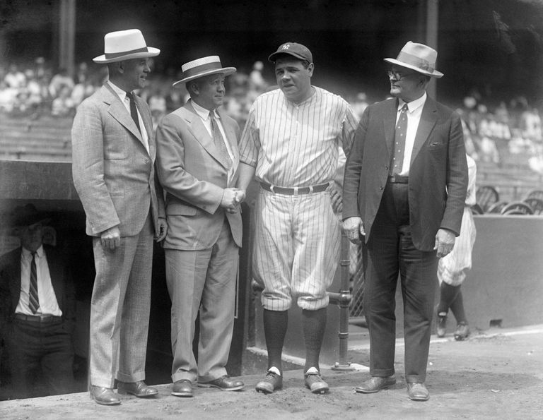 https://www.gettyimages.com/detail/news-photo/here-are-shown-babe-ruth-and-manager-miller-huggins-shaking-news-photo/515133858