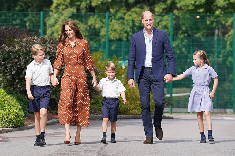https://www.gettyimages.co.uk/detail/news-photo/prince-george-princess-charlotte-and-prince-louis-news-photo/1243027415?adppopup=true