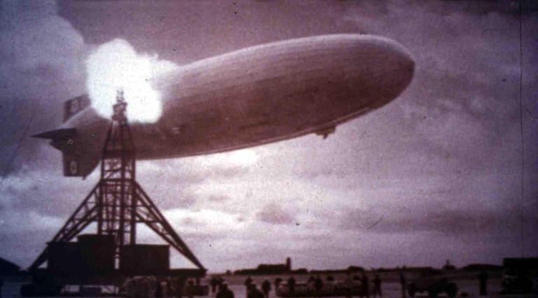 https://www.gettyimages.co.uk/detail/news-photo/kino-die-hindenburg-hindenburg-the-die-hindenburg-news-photo/1262762450