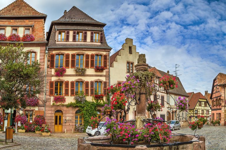 https://www.gettyimages.co.uk/detail/photo/square-in-bergheim-alsace-france-royalty-free-image/1285130042