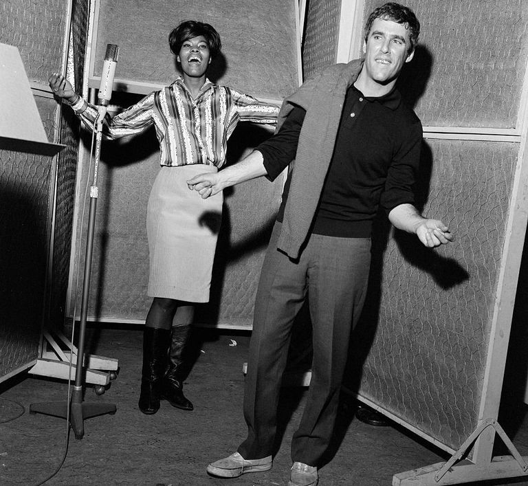 https://www.gettyimages.co.uk/detail/news-photo/burt-bacharach-and-dionne-warwick-recording-a-song-at-the-news-photo/592118646