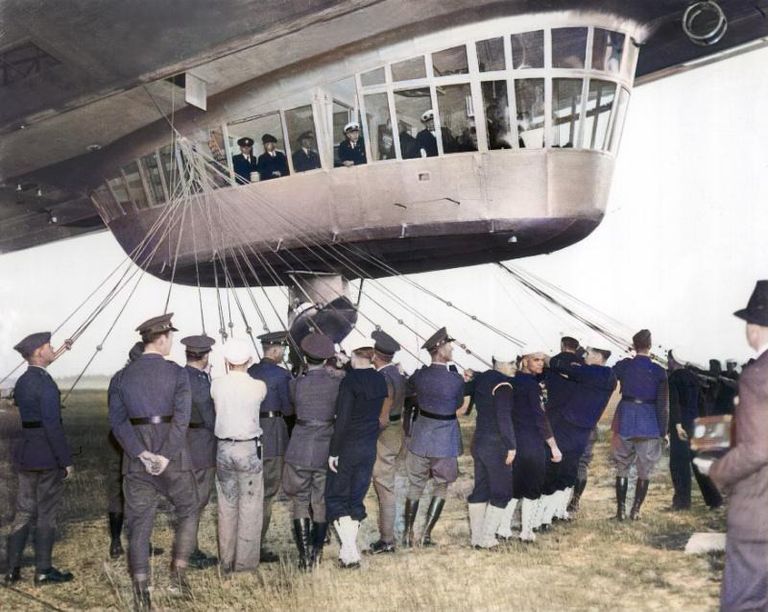 https://www.gettyimages.co.uk/detail/news-photo/maintaining-the-ropes-of-the-hindenburg-zeppelin-upon-its-news-photo/104415612
