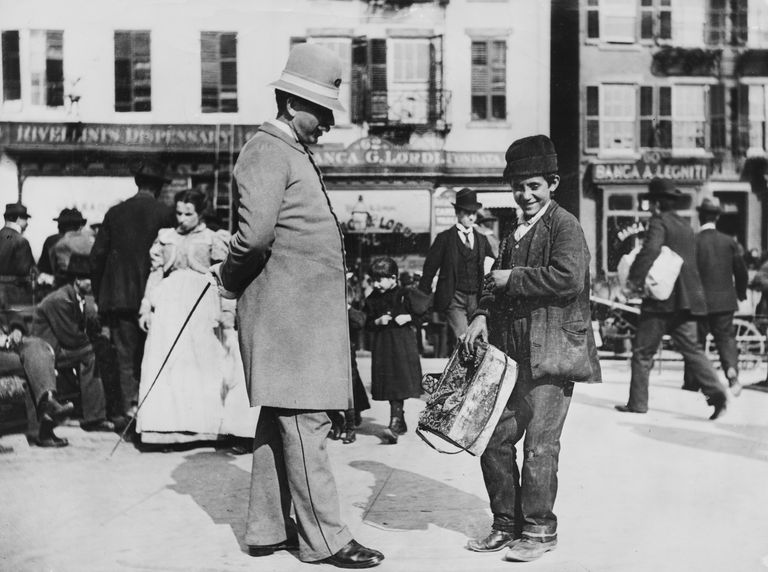 https://www.gettyimages.co.uk/detail/news-photo/young-shoeshine-boy-with-a-policeman-on-mulberry-street-in-news-photo/1388588879