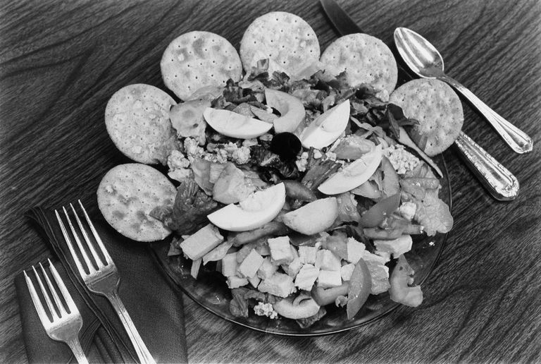 https://www.gettyimages.co.uk/detail/news-photo/cobb-salad-from-the-house-members-dining-room-april-22-1992-news-photo/641485170