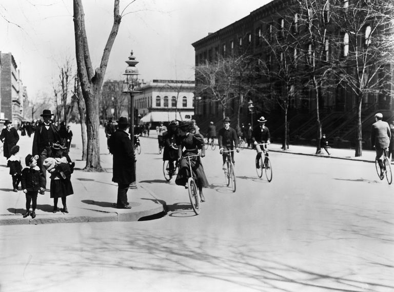 https://www.gettyimages.co.uk/detail/news-photo/bicycling-on-fifth-avenue-north-from-124th-street-1897-news-photo/514881876