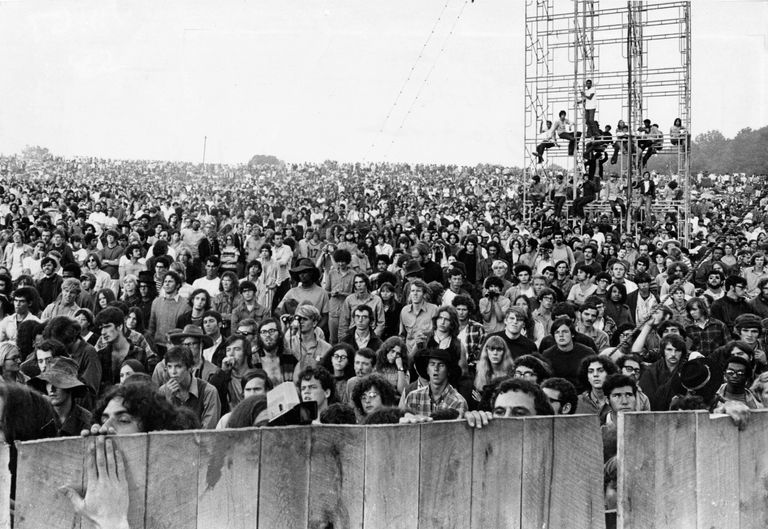 https://www.gettyimages.co.uk/detail/news-photo/the-crowd-is-pictured-at-the-woodstock-music-festival-in-news-photo/643834010