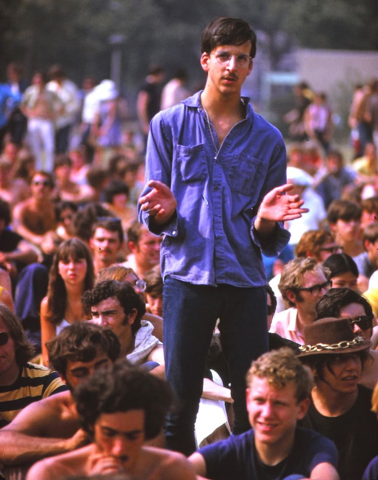https://www.gettyimages.co.uk/detail/news-photo/man-clapping-at-the-woodstock-music-festival-1969-news-photo/1250487499