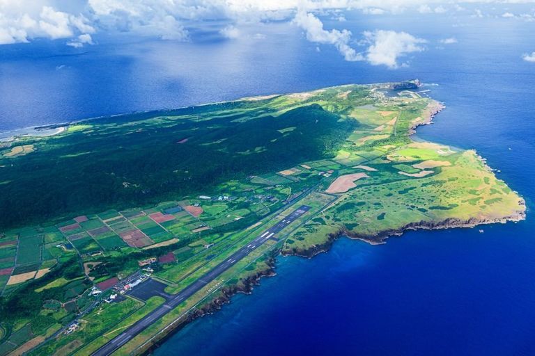 https://www.gettyimages.com/detail/photo/summer-seascape-in-yonaguni-island-in-okinawa-royalty-free-image/1318819833?phrase=yonaguni+&adppopup=true