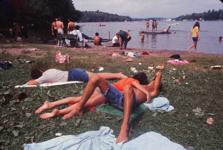 https://www.gettyimages.co.uk/detail/news-photo/young-people-relaxing-by-a-lake-during-the-the-woodstock-news-photo/1161371863