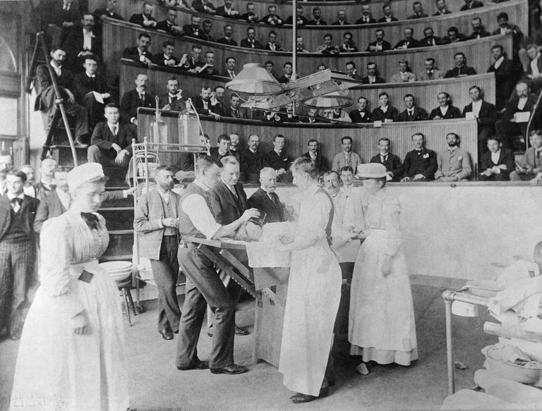 https://www.gettyimages.co.uk/detail/news-photo/bellevue-hospital-and-anatomical-theater-an-operation-in-news-photo/515206850