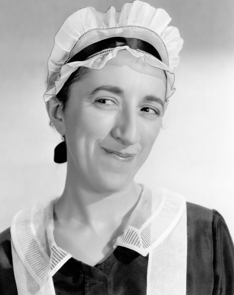 https://www.gettyimages.co.uk/detail/news-photo/actress-margaret-hamilton-dressed-as-a-maid-plays-mossy-news-photo/1292324022