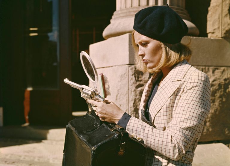 https://www.gettyimages.com/detail/news-photo/faye-dunaway-holding-gun-and-suitcase-about-to-rob-a-bank-news-photo/1460810438