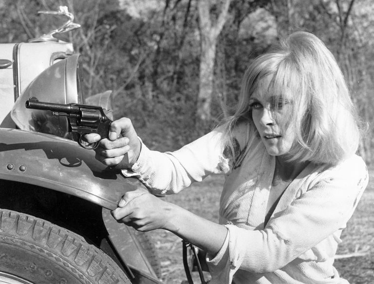 https://www.gettyimages.com/detail/news-photo/american-actress-faye-dunaway-as-bank-robber-bonnie-parker-news-photo/689075285