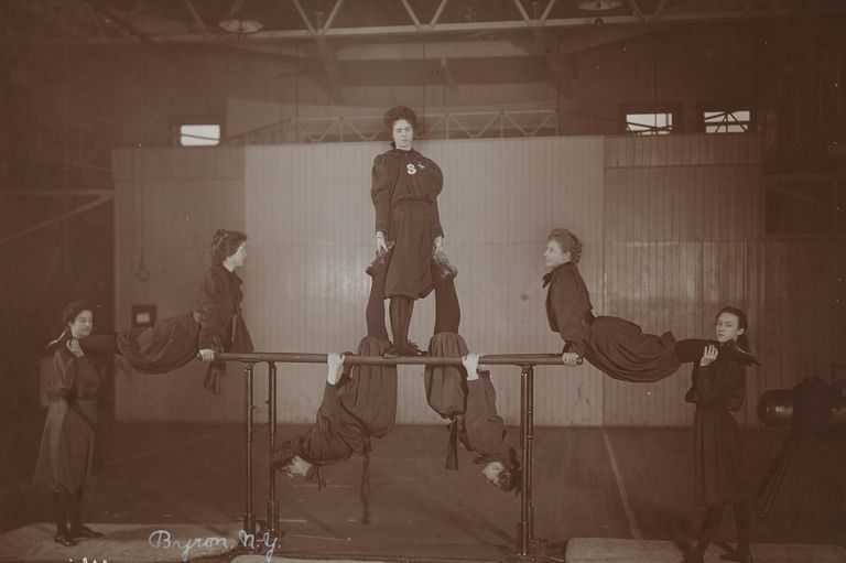 https://www.gettyimages.co.uk/detail/news-photo/seven-young-woman-doing-gymnastics-on-the-bars-new-york-new-news-photo/111670626