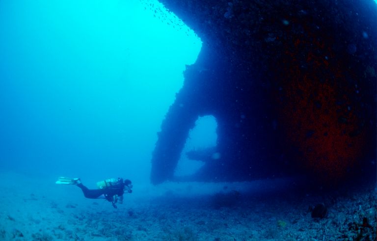 https://www.gettyimages.co.uk/detail/news-photo/the-wreck-of-the-ss-yongala-detail-showing-rudder-and-scuba-news-photo/157877942