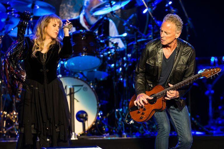 https://www.gettyimages.com/detail/news-photo/vocalist-stevie-nicks-and-vocalist-guitarist-lindsey-news-photo/172605600?adppopup=true