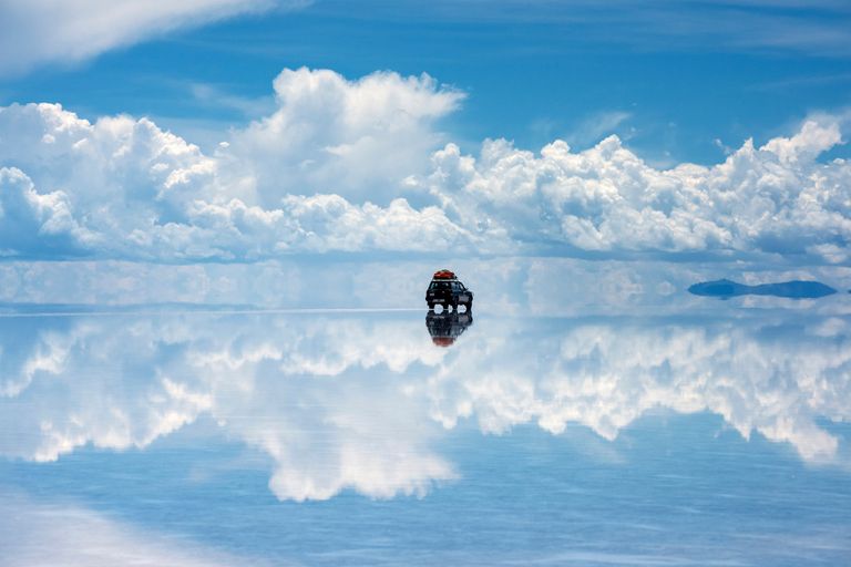 https://www.gettyimages.co.uk/detail/photo/salar-de-uyuni-reflections-mirror-effect-uyuni-royalty-free-image/696480974?phrase=Uyuni+Salt+Flats&adppopup=true