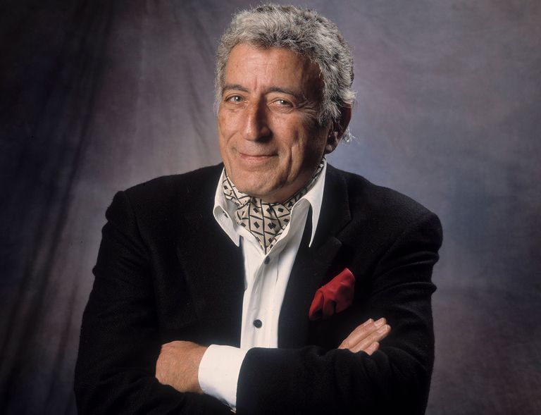 https://www.gettyimages.co.uk/detail/news-photo/portrait-of-american-pop-singer-tony-bennett-at-a-recording-news-photo/170140941?adppopup=true