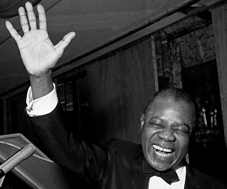 https://www.gettyimages.com/detail/news-photo/louis-armstrong-performing-on-december-16-1969-in-new-york-news-photo/456004089
